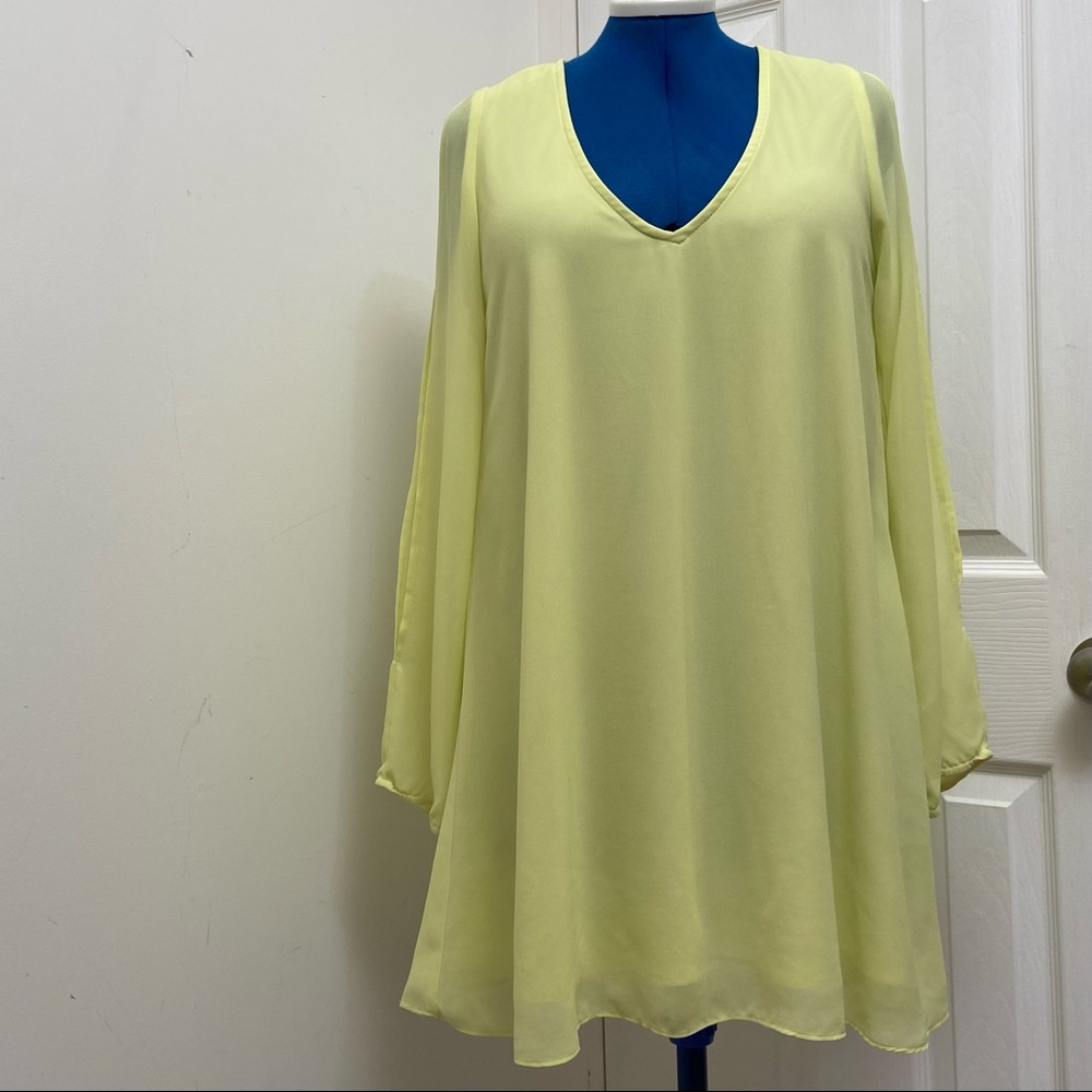 Rubber Ducky women yellow long sleeves flare dress. Armpit to armpit 20”. Used.